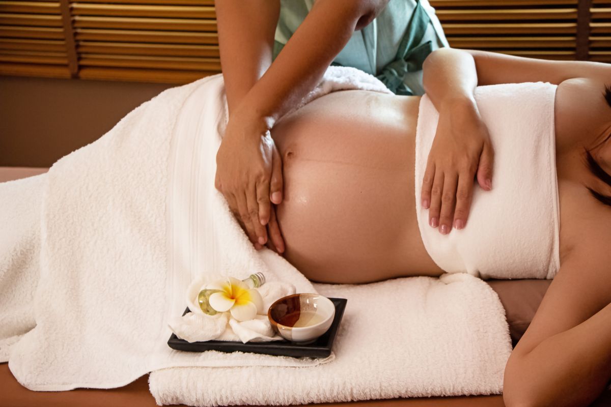 Massage relaxant pour femme enceinte, réalisé par une doula Massage relaxant pour femme enceinte, réalisé par une doula